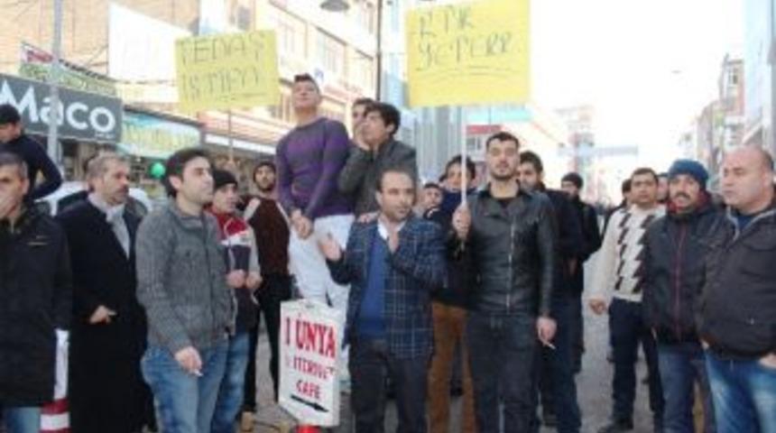 Elektrik Kesintilerine Tepki G&ouml;steren Esnaf Yolu Kapattı