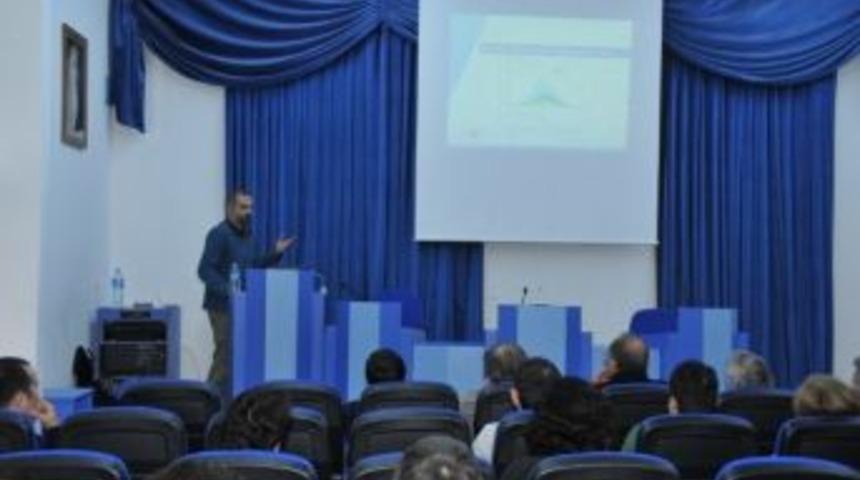 Om&uuml;&rsquo;de B&uuml;y&uuml;k Hadron &Ccedil;arpıştırıcısı Işığında Par&ccedil;acık Fiziği Semineri