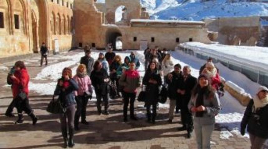 Rus Ve Ukraynalı Basın Mensupları İshakpaşa Sarayını Gezdi