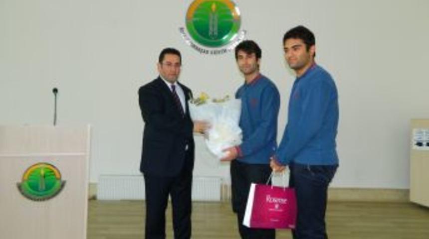 UA&Uuml; Rekt&ouml;r&uuml; G&ouml;ktepe, Altınbaşak Lisesi &Ouml;ğrencilerini Bilgilendirdi