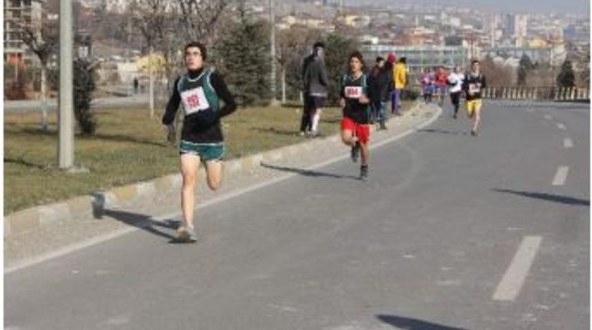 Okullar Arası Kros Koşusu Yapıldı