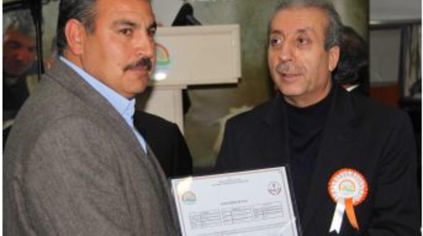 T&uuml;rkiye&rsquo;nin Ilk S&uuml;r&uuml; Y&ouml;neticileri Sertifikalarını Bakan Eker&rsquo;den Aldı