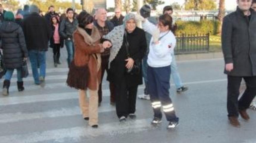 Kamyonetin &Ccedil;arptığı Yaya Yaralandı