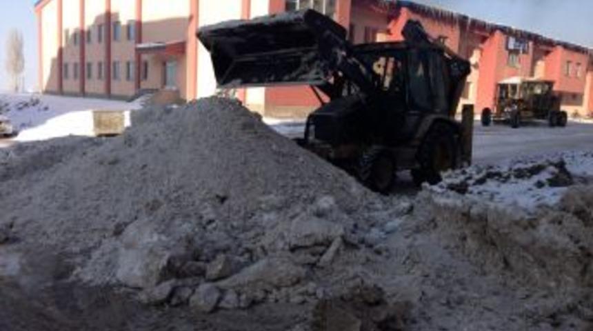 Yakutiye Belediyesi, 24 Saat Karla M&uuml;cadele Ediyor