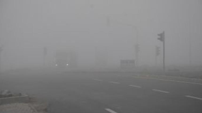 &Ccedil;orlu'da G&ouml;r&uuml;ş Mesafesi Sis Nedeniyle 10 Metreye D&uuml;şt&uuml;