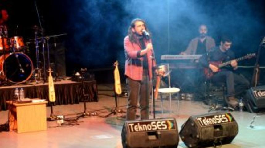 Sanat&ccedil;ı Sel&ccedil;uk Balcı, AİB&Uuml;'l&uuml; &Ouml;ğrencileri Mest Etti