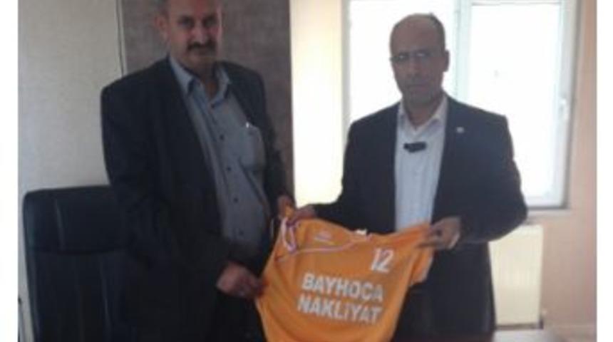 Hayırsever Işadamından &Ouml;ğrencilere Malzeme Yardımı