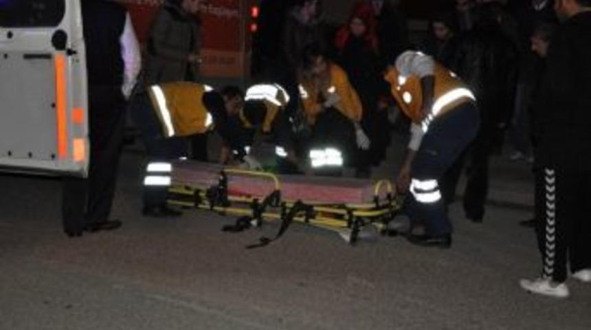 Bisiklet, Belediye Otob&uuml;s&uuml;ne &Ccedil;arptı: 1 Yaralı