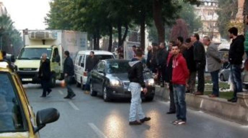 Bulvardaki Kaza Trafiği Kitledi