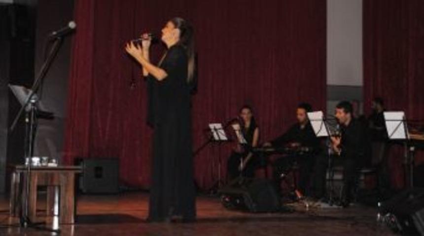 Nadide Sultan Hem Coştu Hem Coşturdu