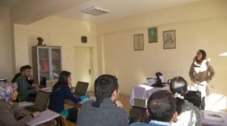 Kırmızı Peri Bacalarına G&ouml;n&uuml;ll&uuml; 15 Terc&uuml;man