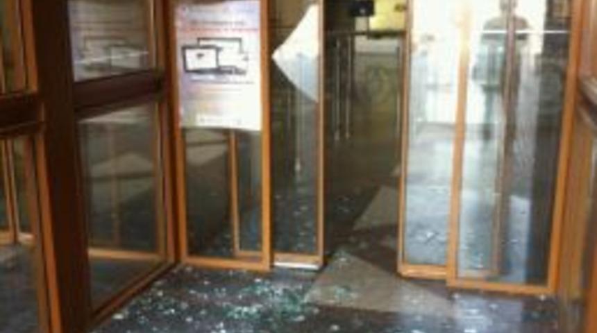 Adliyenin Kapısını Kıran Ş&uuml;pheliye G&ouml;zaltı