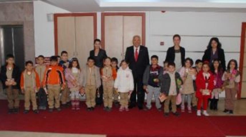 Minikler Yaşar&rsquo;ı Ziyaret Etti