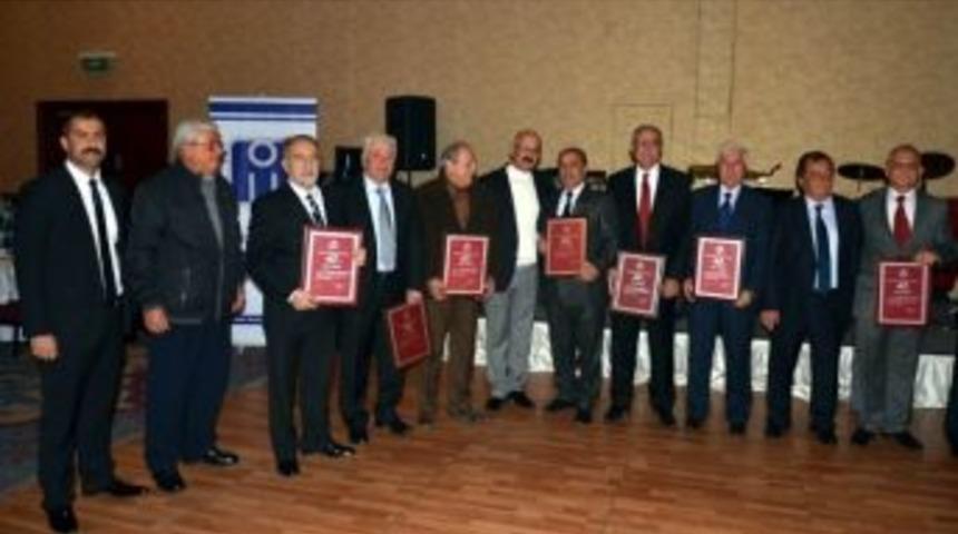 İmo &Uuml;yelerine Onur Plaketi