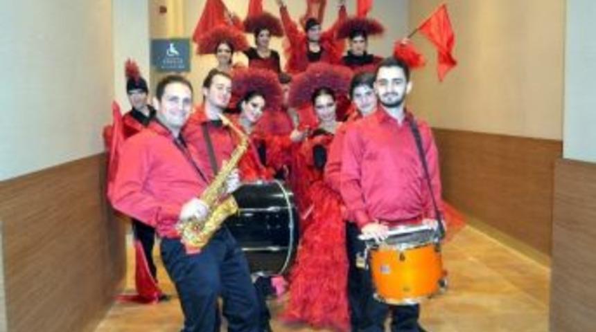 Alışveriş Merkezinde Latin R&uuml;zgarı