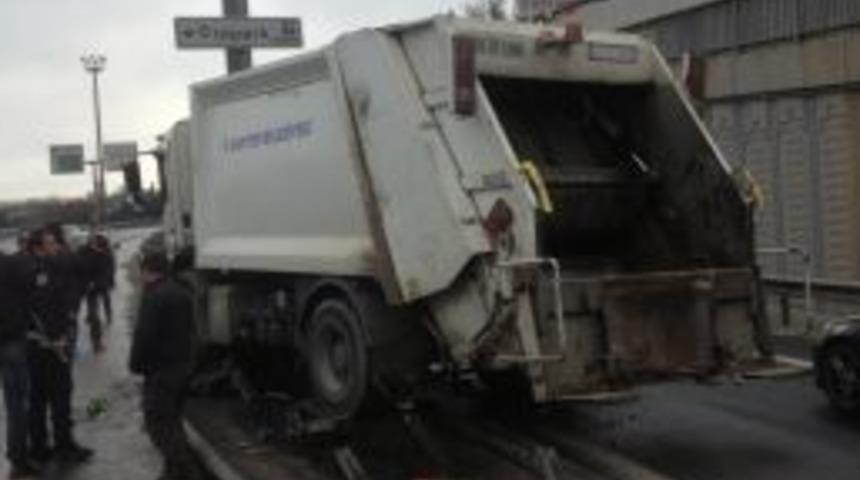 Tansiyonu D&uuml;şen S&uuml;r&uuml;c&uuml; Kaza Yaptı: 2 Yaralı