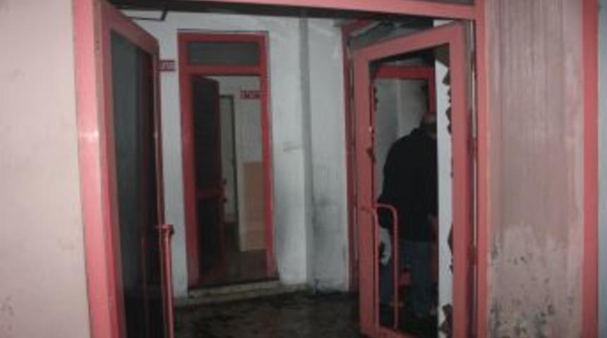 Bafra Şof&ouml;rler Odası Binasında &Ccedil;ıkan Yangın Ucuz Atlatıldı