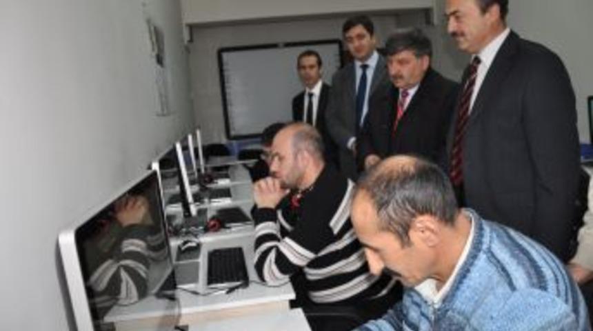 G&ouml;rme Engelliler &Ouml;zel Bir Eğitimle Bilgisayar Teknolojisini &Ouml;ğrenecek