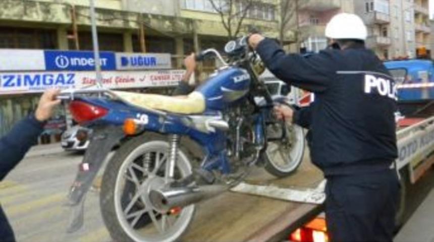Plakasız Motosikletler Toplanıyor