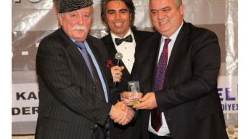 Altepe’ye ‘Yılın En İyi Belediye Başkanı’ Ödülü