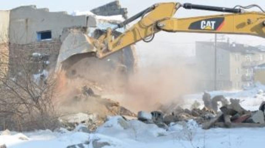 Yakutiye Belediyesi, Metruk Binaları Yok Ediyor