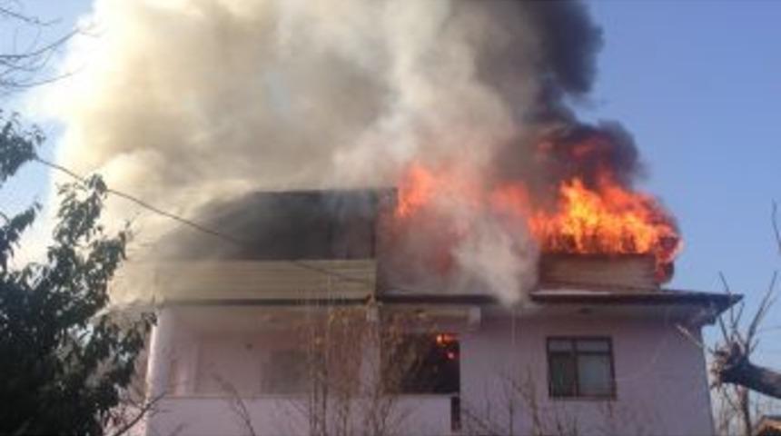 &Ccedil;atı Alev Topuna D&ouml;nd&uuml;