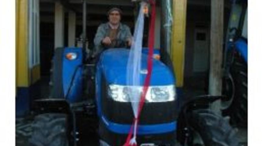 Devlet Destekli Trakt&ouml;rler Teslim Edildi