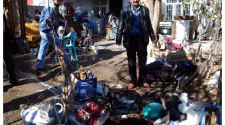 İki Kardeşin &Ccedil;eyizi Yangında K&uuml;l Oldu