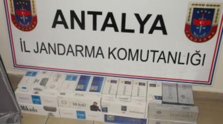 Alanya'da 600 Paket G&uuml;mr&uuml;k Ka&ccedil;ağı Murad Alamdar Sigarası Ele Ge&ccedil;irildi
