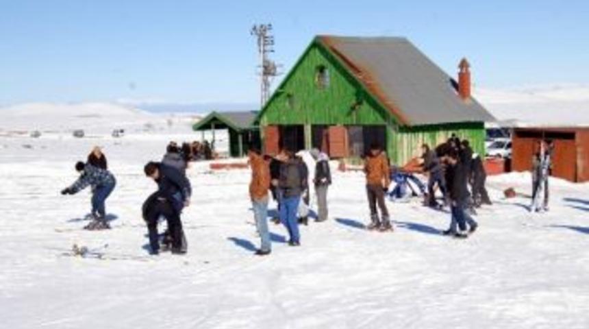 Şalvarlı Kayak&ccedil;ılar