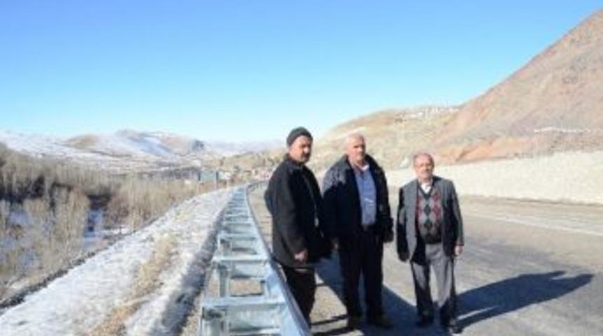 Beş Kişinin &Ouml;ld&uuml;ğ&uuml; Noktaya &Ccedil;elik Bariyer Yapıldı