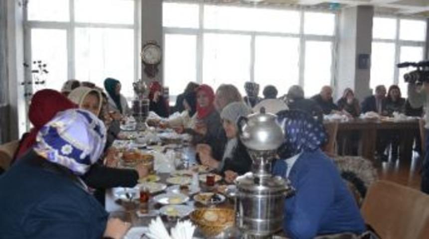 Sekmen, Kadın Stk&rsquo;larla İstişare Etti