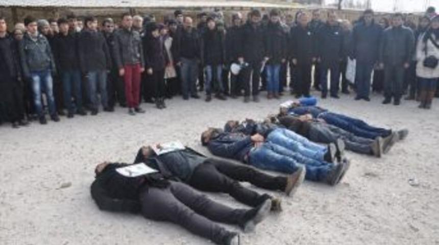 Niğdeli &Ouml;ğrenciler, Kazada &Ouml;len Arkadaşları İ&ccedil;in Y&uuml;r&uuml;d&uuml;