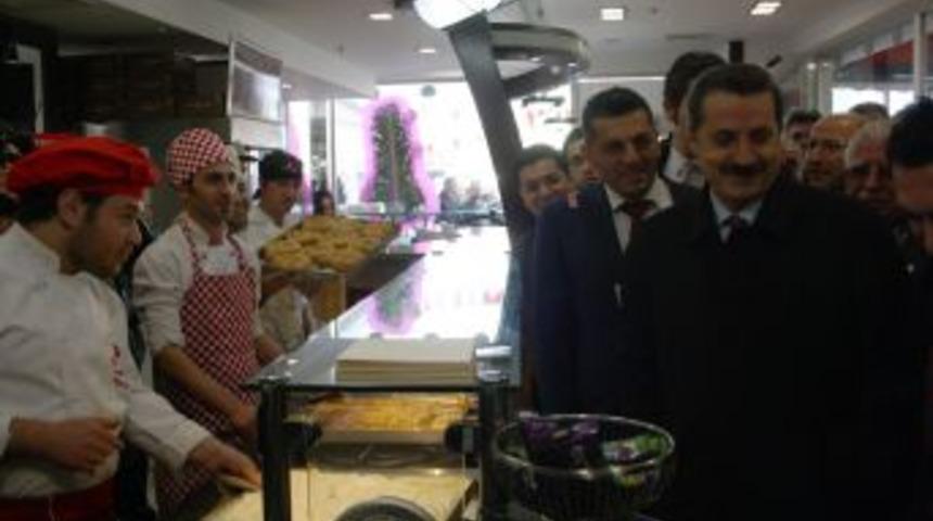 Bakan &Ccedil;elik: &Uuml;lkeyi Sevenlerin Kavga Etme L&uuml;ks&uuml; Yok