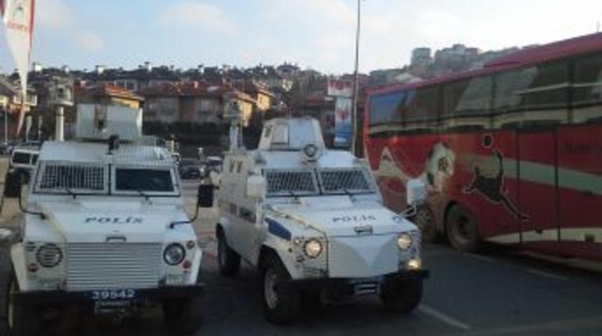 Beşiktaşlı Taraftarlar, TFF'yi Protesto Etti