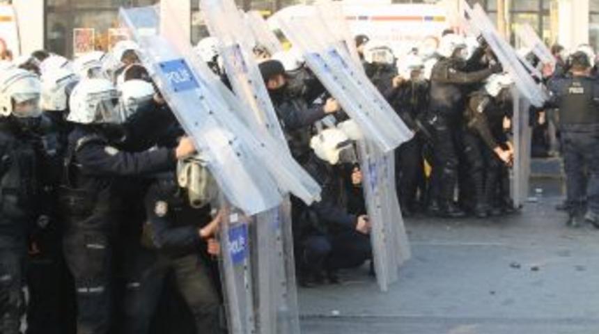 Polisten Gazlı M&uuml;dahale