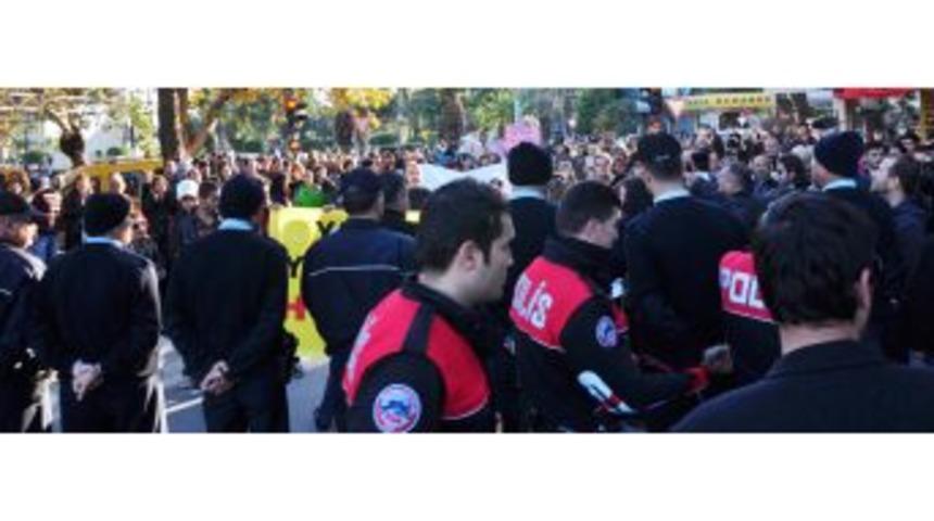 Alanya'da Ayakkabı Kutulu Eylem