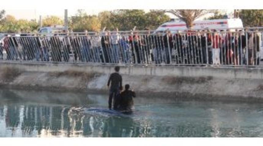 16 Yaşındaki &Ccedil;ocuk Babasının Otomobiliyle Kanala U&ccedil;tu