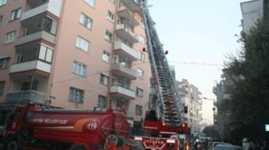 &Ccedil;atıya Sı&ccedil;rayan Baca Yangını Korkuttu