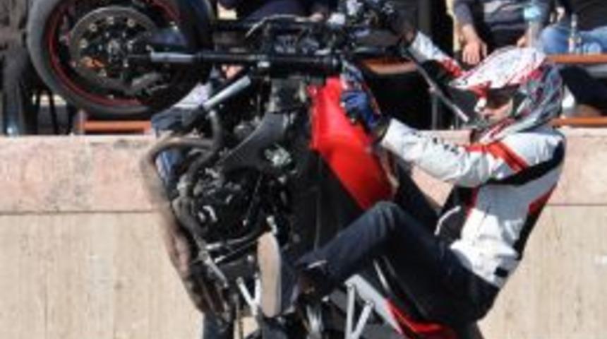 Motosiklet&ccedil;iler Şovmen Olmak I&ccedil;in Alanya&rsquo;da Yarıştı