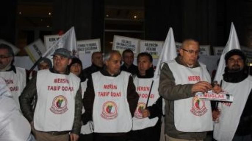 T&uuml;rk Tabipler Birliği&rsquo;nden &ldquo;torba Yasa&rdquo; Eylemi