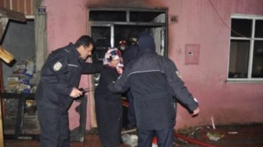 Ahşap Evde &Ccedil;ıkan Yangın Korkuttu