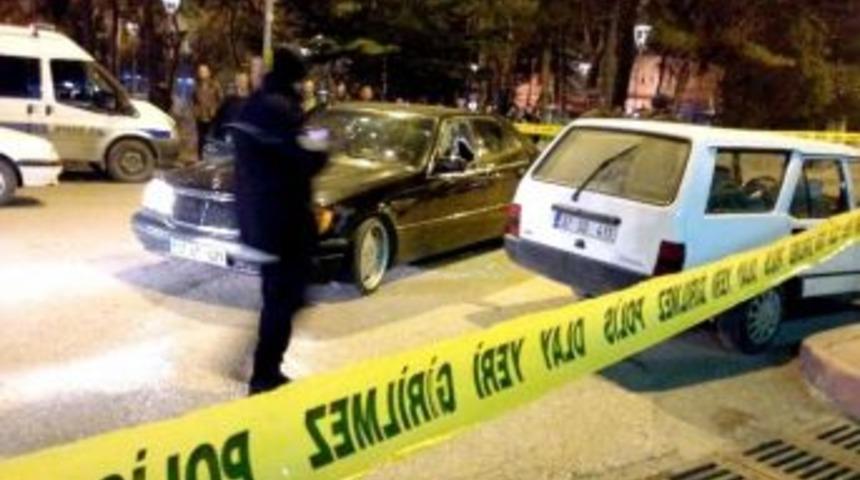 Seyir Halindeki Otomobile Silahlı Saldırı: 2 Yaralı