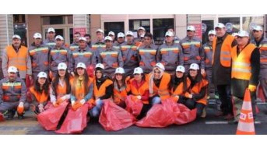 &Ouml;ğrenciler&rsquo;den &Ccedil;evre Temizliği