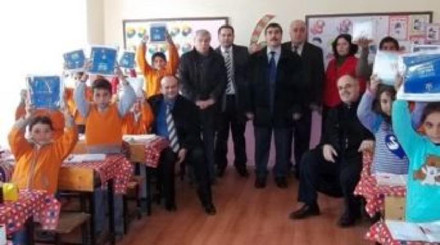 M&uuml;ezzinoğlu'ndan &Ouml;ğrencilere Hediye