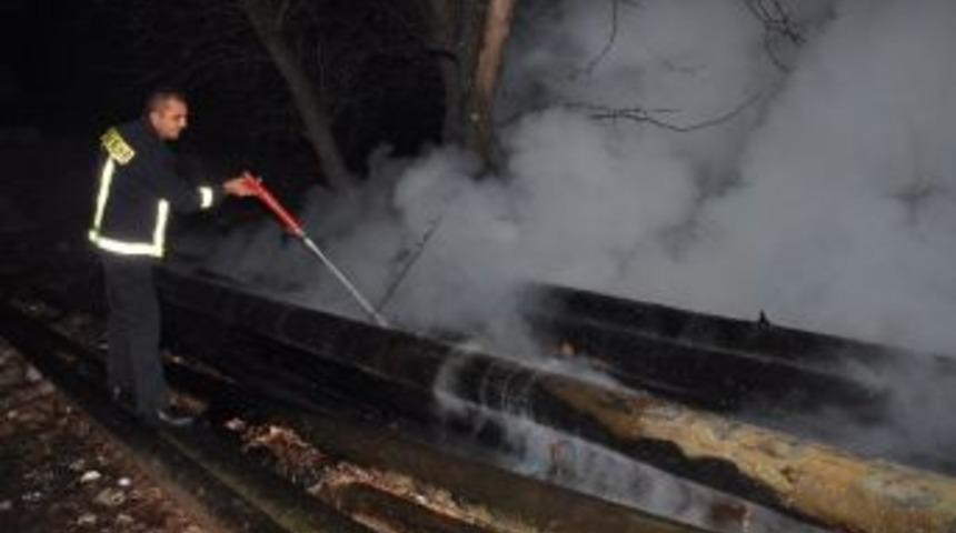 Tredaş'ın Tahte Direklerini Yaktılar