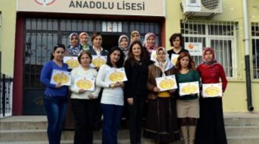 K&ouml;şk&rsquo;te Aile Eğitimini Tamamlayan Velilere Sertifika