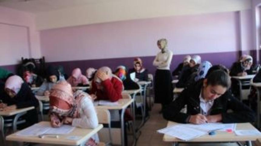 400 &Ouml;ğrenci Umre İ&ccedil;in Ter D&ouml;kt&uuml;