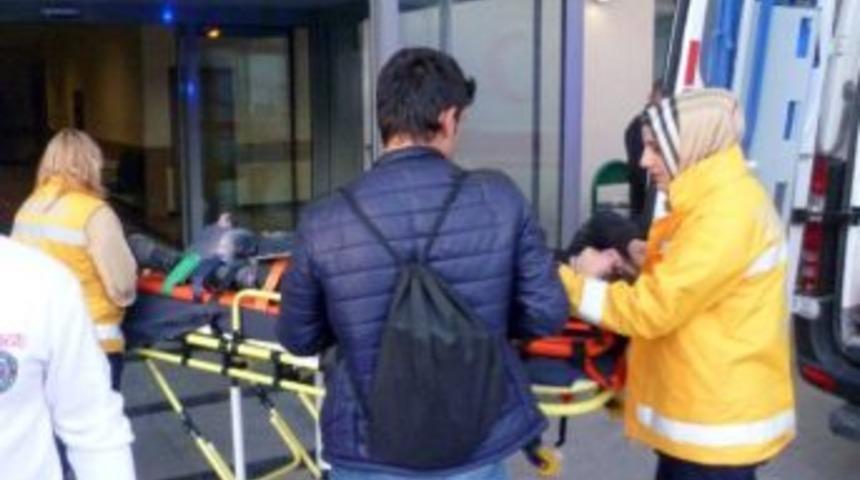 Karşıdan Karşıya Ge&ccedil;erken Araba &Ccedil;arptı