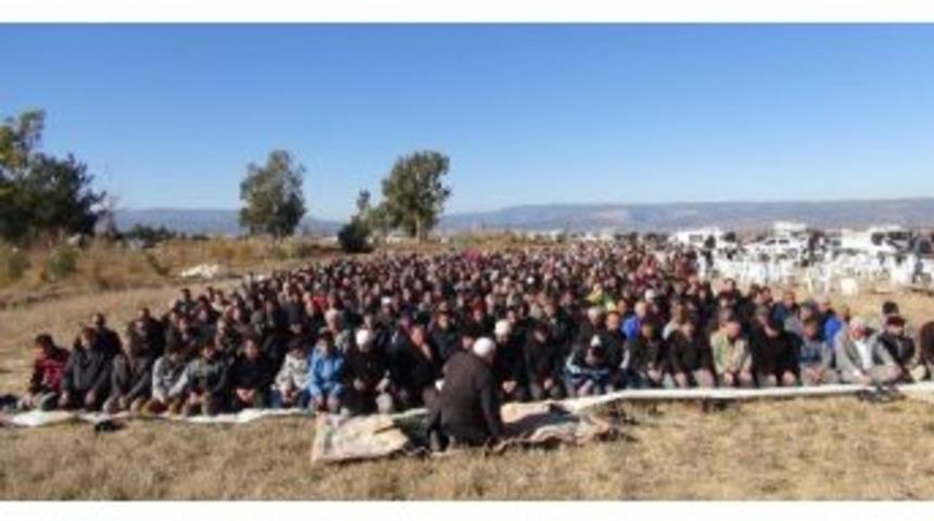 Silifkeliler 5 Bin Kişiyle Yağmur Duasına &Ccedil;ıktı